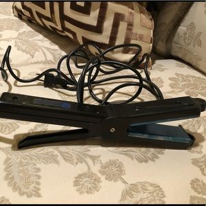 Solano Sapphire Iron